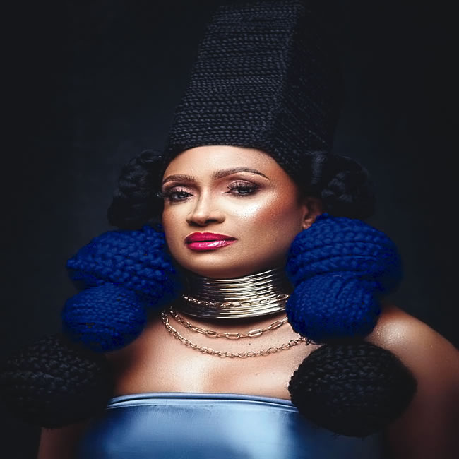 Afrocentric queen, Shady Blue
