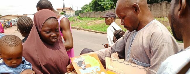 OBIdients donate street kids