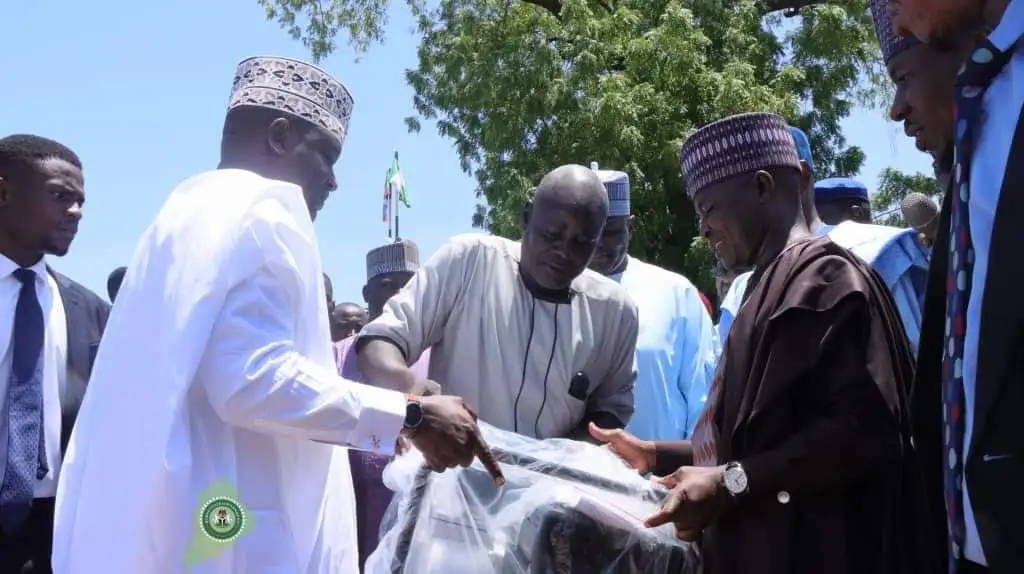 Borno: Federal lawmaker distributes laptops, food and items to constituents