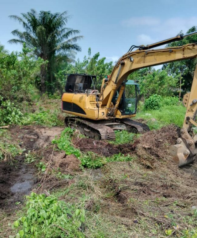 Ogun Lawmaker commences clearing, dredging of drainages in Ode-Omi