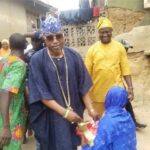 Oluwo distributes foodstuffs