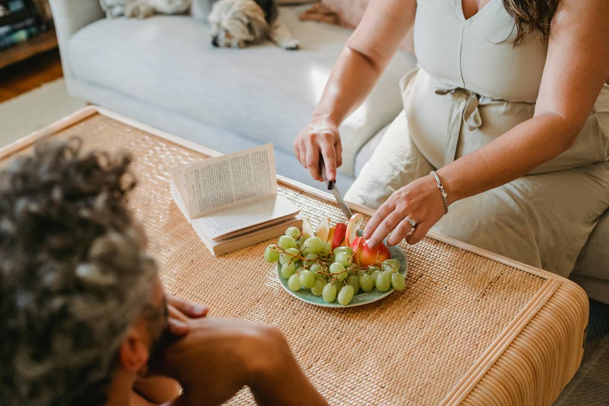 pregnant woman eating fruits