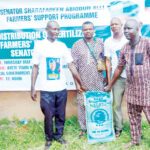 Senator Alli supports Oyo farmers with fertiliser to boost