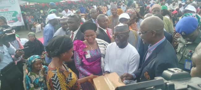 1000 Nasarawa residents displaced by rainstorm receive FG donations