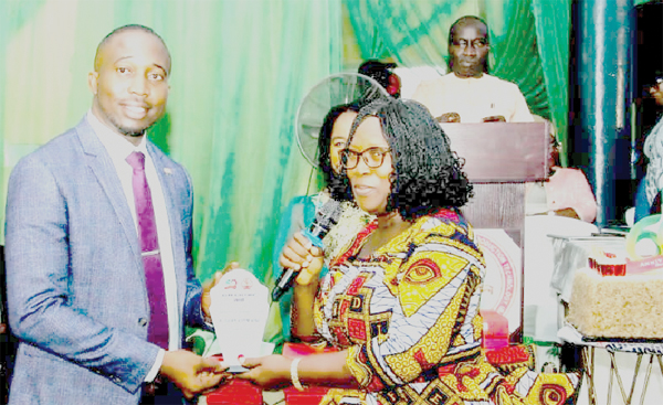 FCAH&PT gives award to