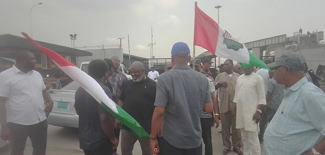 maritime workers shut seaports,