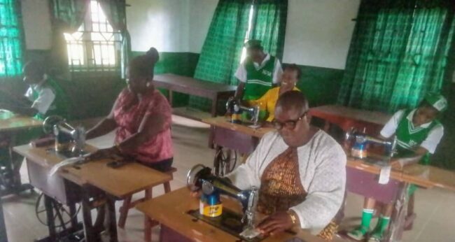 IGSO alumni donate garment workshop to alma mater