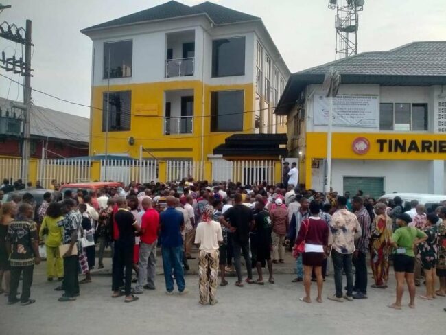 Subscribers troop to MTN offices