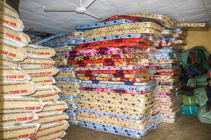 Gov fintiri distributes relief materials