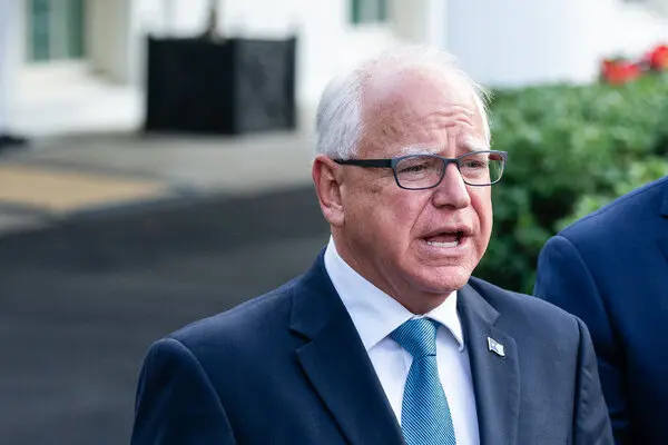 Biden and Obama hail Harris