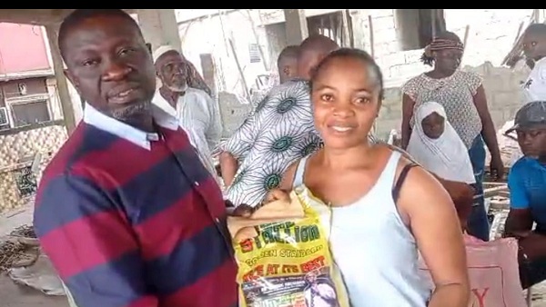 Foundation supports indigents with foodstuffs cash in Lagos