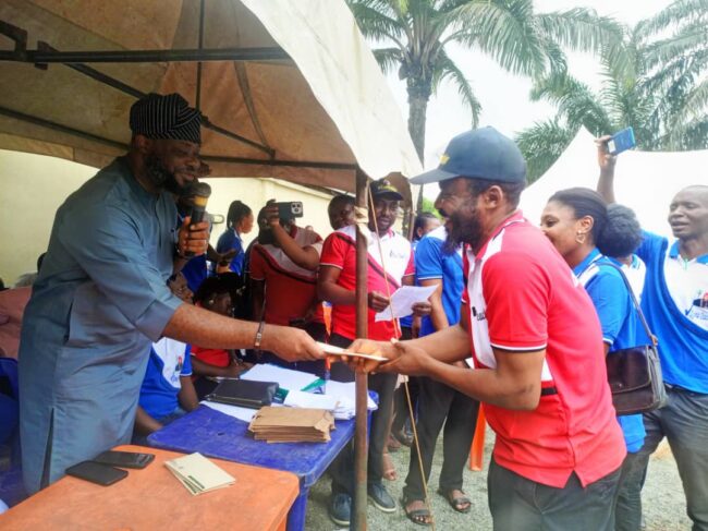 Senator Umeh awards Scholarships to 223 Anambra student