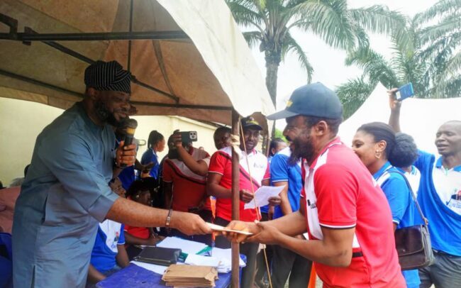 Lawmaker donates fertiliser to constituent teachers to boost food production