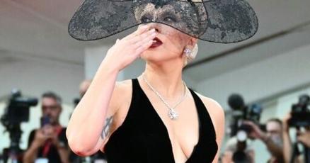 Lady Gaga recreates Harley Quinn