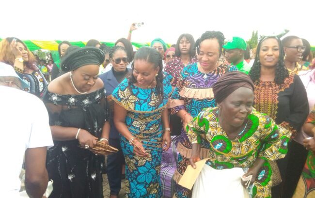 Tinubu's wife distributes