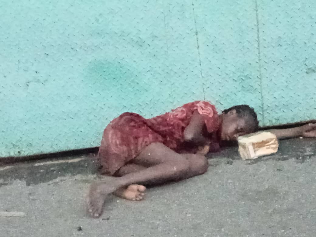 Unidentified lady dumped by roadside in Osun