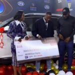 Kellyrae receives cash prize
