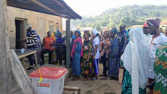 Voters in queues for accreditation