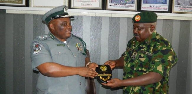 2 Div Garrison Commander commends Oyo/Osun Customs on securing nation’s economy
