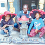 Artist Akeredolu gifts Owo kids thorn carvings