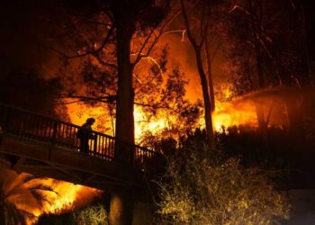 fire hits Hollywood Hills,Los Angeles wildfires, TV productions in Los Angeles