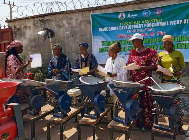 Ododo distributes farm inputs
