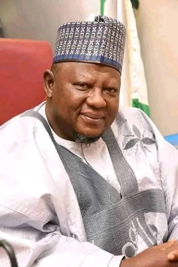 Sen Lawan Gumau