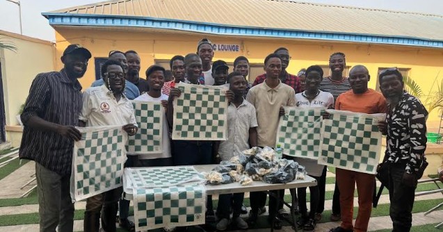 Tunde Onakoya donates chess