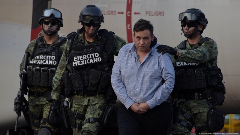 Mexico extradites 29 drug cartel figures to US