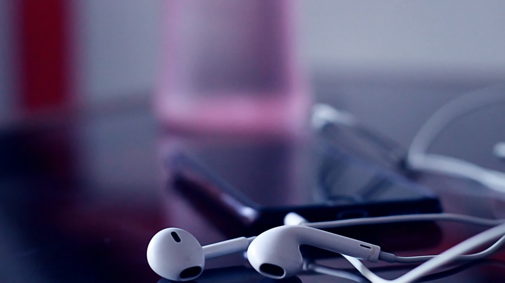 safe ways to use earphones