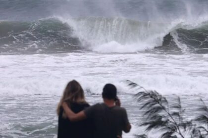huge waves hit Australia