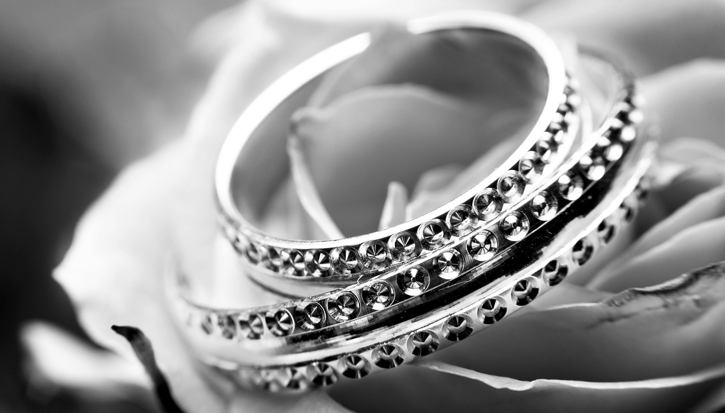 How to spot fake jewellery
