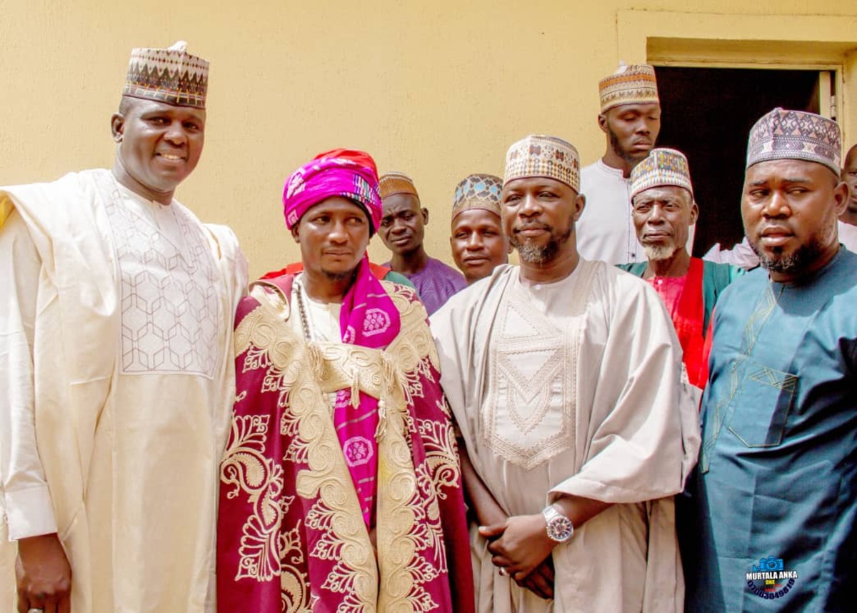 Journalist turbaned district head in Zamfara