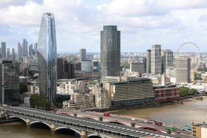 London Eye breaks down