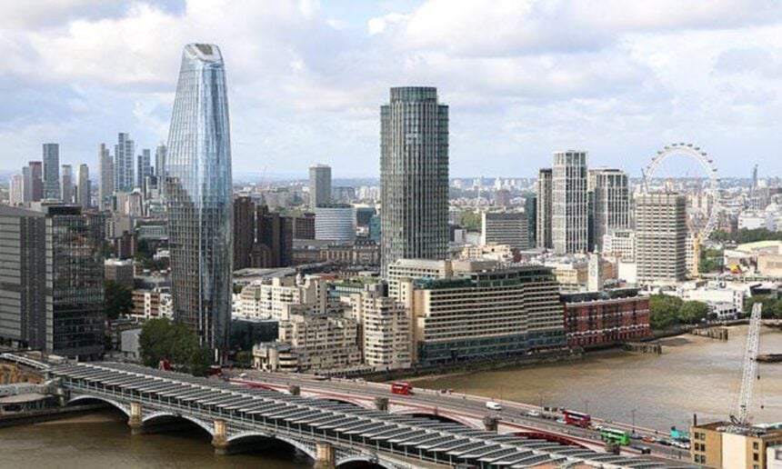 London Eye breaks down