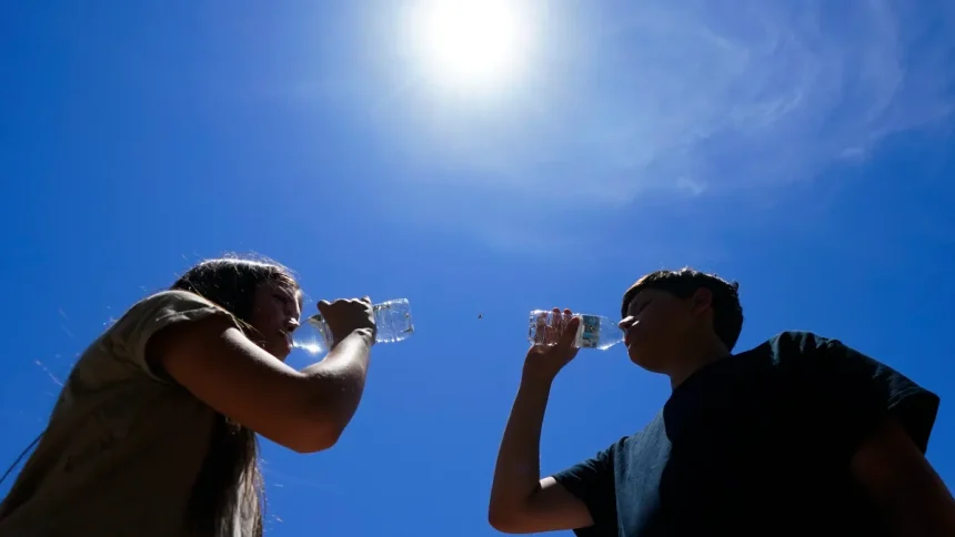 People drinking water to avoid heat wave in the US,