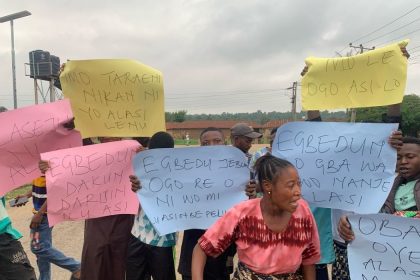 Protest on Asi monarch and Osun Speaker