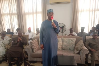 saraki addressing the party stakeholders