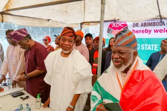 Ogbeni Rauf Aregbesola with former chairmen of Lagos PDP, Muritala Ashorobi and Captain Tunji Shelle; PDP Vice Chairman (Lagos Central), Tai Benedict; and former Lagos PDP Youth Leader, Niyi Adams,