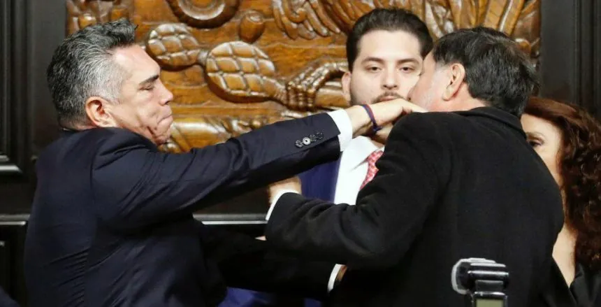 Alejandro Moreno, leader of the opposition PRI party, who approached the podium at the end of the session to challenge Senate president Gerardo Fernández Noroña of the ruling Morena party for denying him the floor.