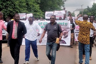 Protesters at the Ministry of Works
