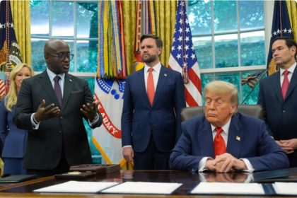 US President Donald Trump listens as Rwanda's foreign minister Olivier Nduhungirehe