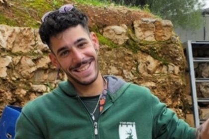 Uriel Nuri working in the Jerusalem Zoo,