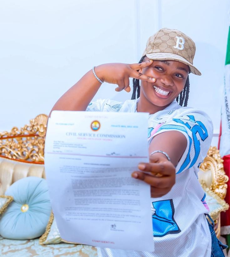 Oluwatosin Adejumo, Osun puff-puff seller appointed as chef posing with her appointment letter. 