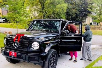 Davido with Chioma and the new GWagon he gifted her