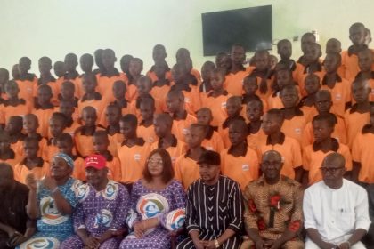 Federal lawmaker awards scholarship