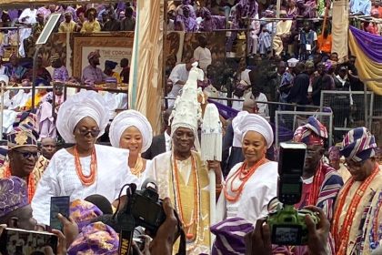 Olubadan of Ibadanland, Oba Ladoja at the coronation ceremony with wives