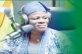 Sisi mama in studio on women