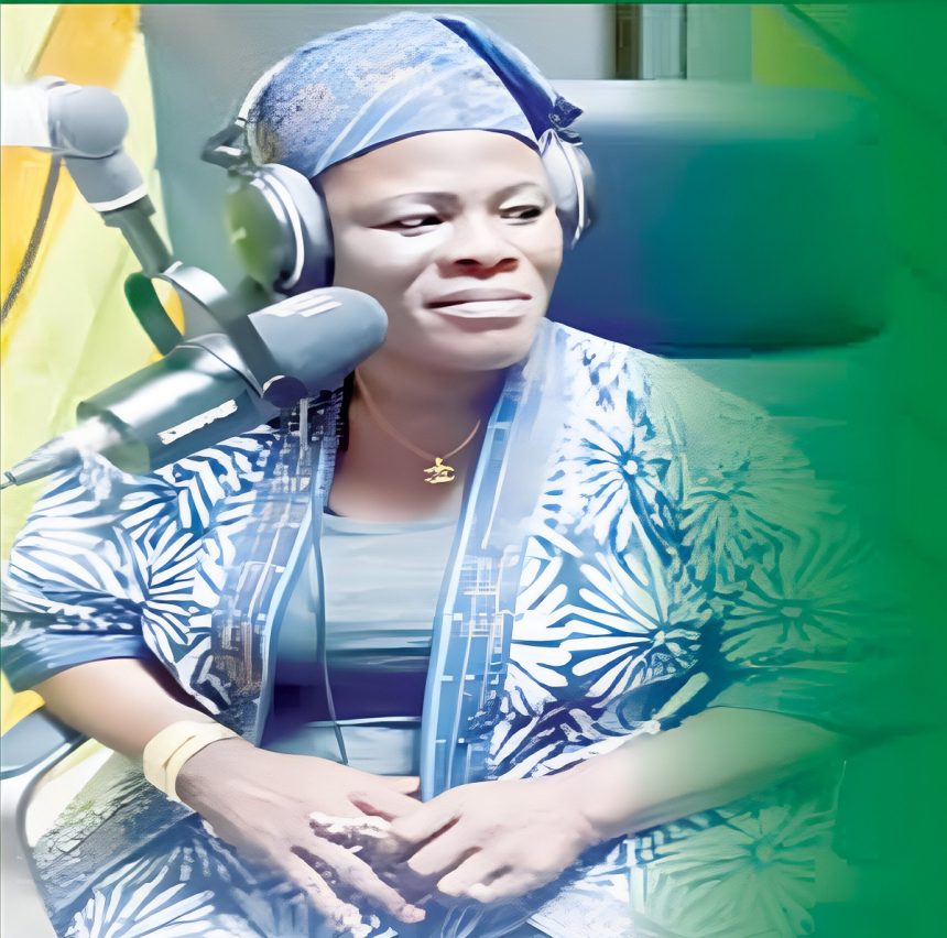 Sisi mama in studio on women
