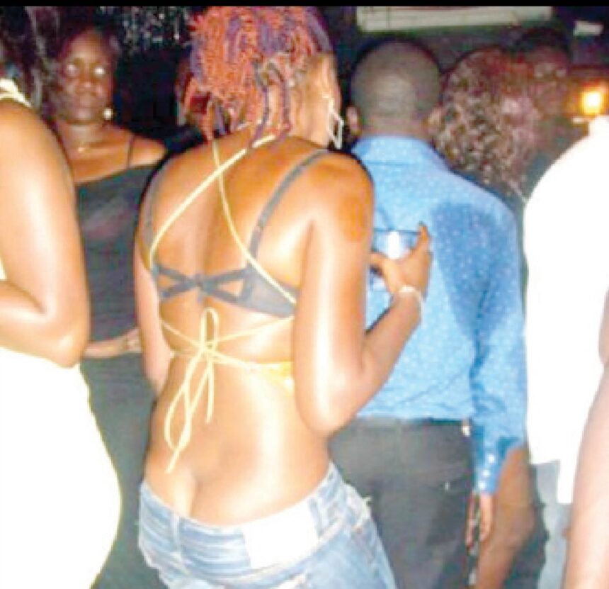 Women and evolution of nudity